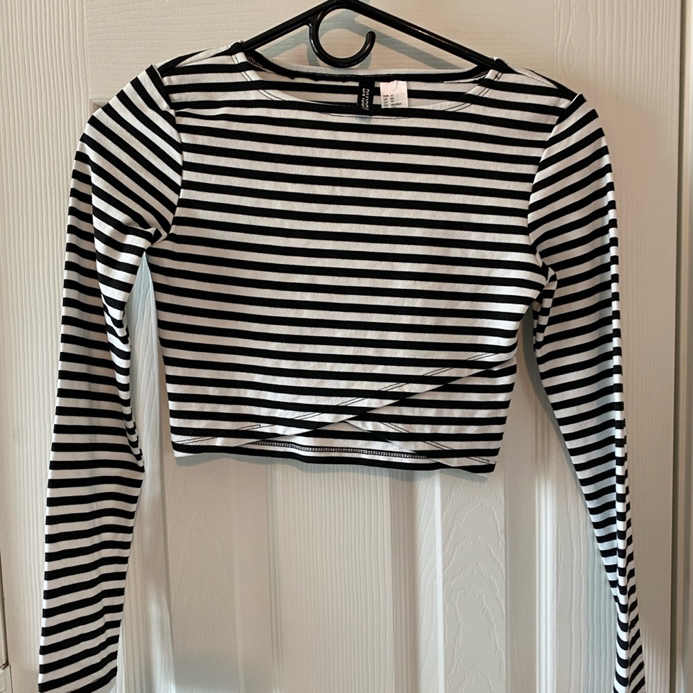 H&M Striped Long Sleeve Crop Top